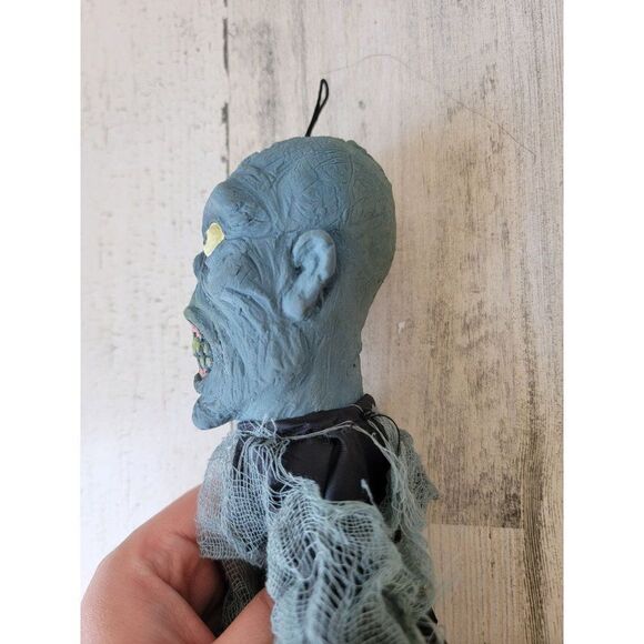 Mini rubber head hanging scary brain zombie prop Halloween - Picture 4 of 7